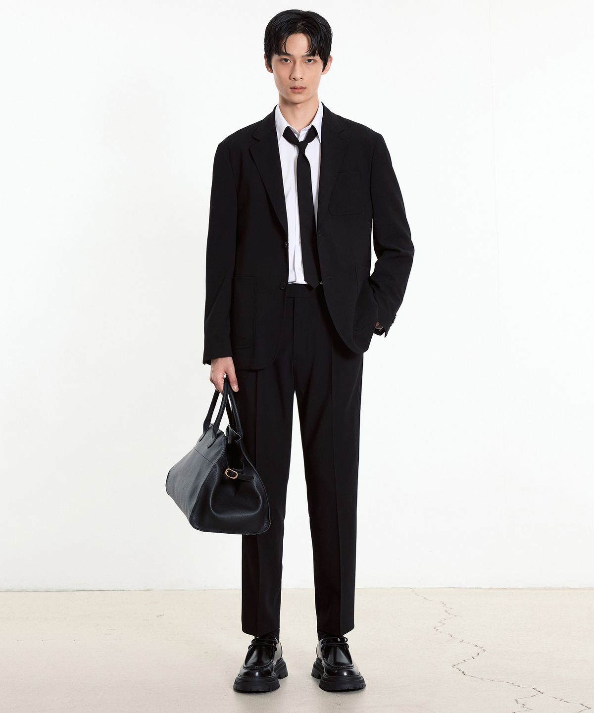티엔지티(TNGT) Wool Blended Tapered Fit Comfort Pants (Black) TNPA5F100BK