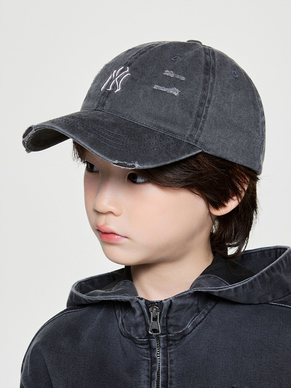 엠엘비 키즈(MLB KIDS) 피그먼트 데미지 워싱 볼캡 NY (Charcoal Grey)