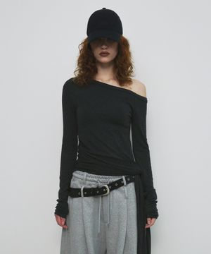 ONE SHOULDER UNBALANCED STRAP T-SHIRT_CHARCOAL