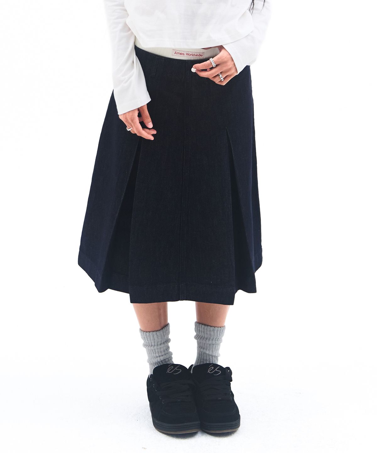 아메스 월드와이드(AMES-WORLDWIDE) DENIM PLEATS MIDI SKIRT DEEP BLUE