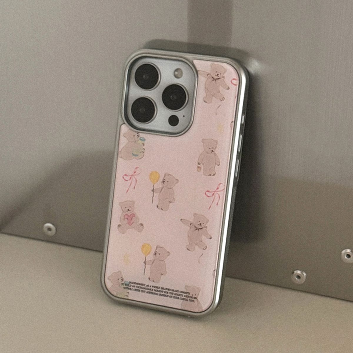 메이드모먼(MADEMOMENT) sweet bear pattern 디자인 [실버 맥세이프 범퍼케이스]