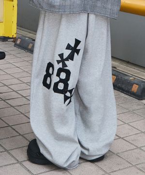 88 크로스 백 패치 스웨트 팬츠[그레이]