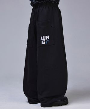 메가 벌룬핏 커브드 배기 트레이닝 팬츠[블랙]