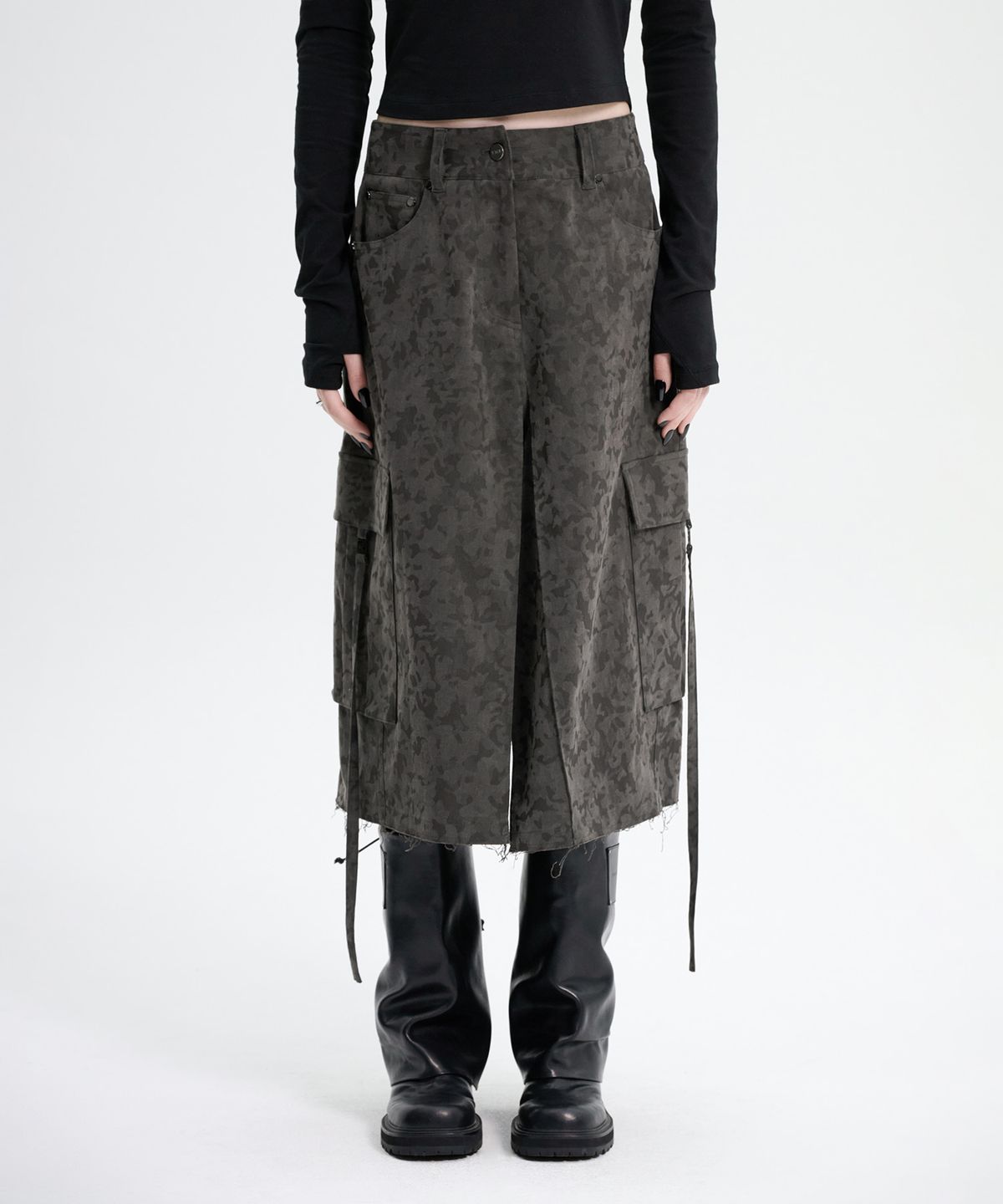 트리밍버드(TREEMINGBIRD) Camo Bermuda Cargo Skirt [ Khaki ]