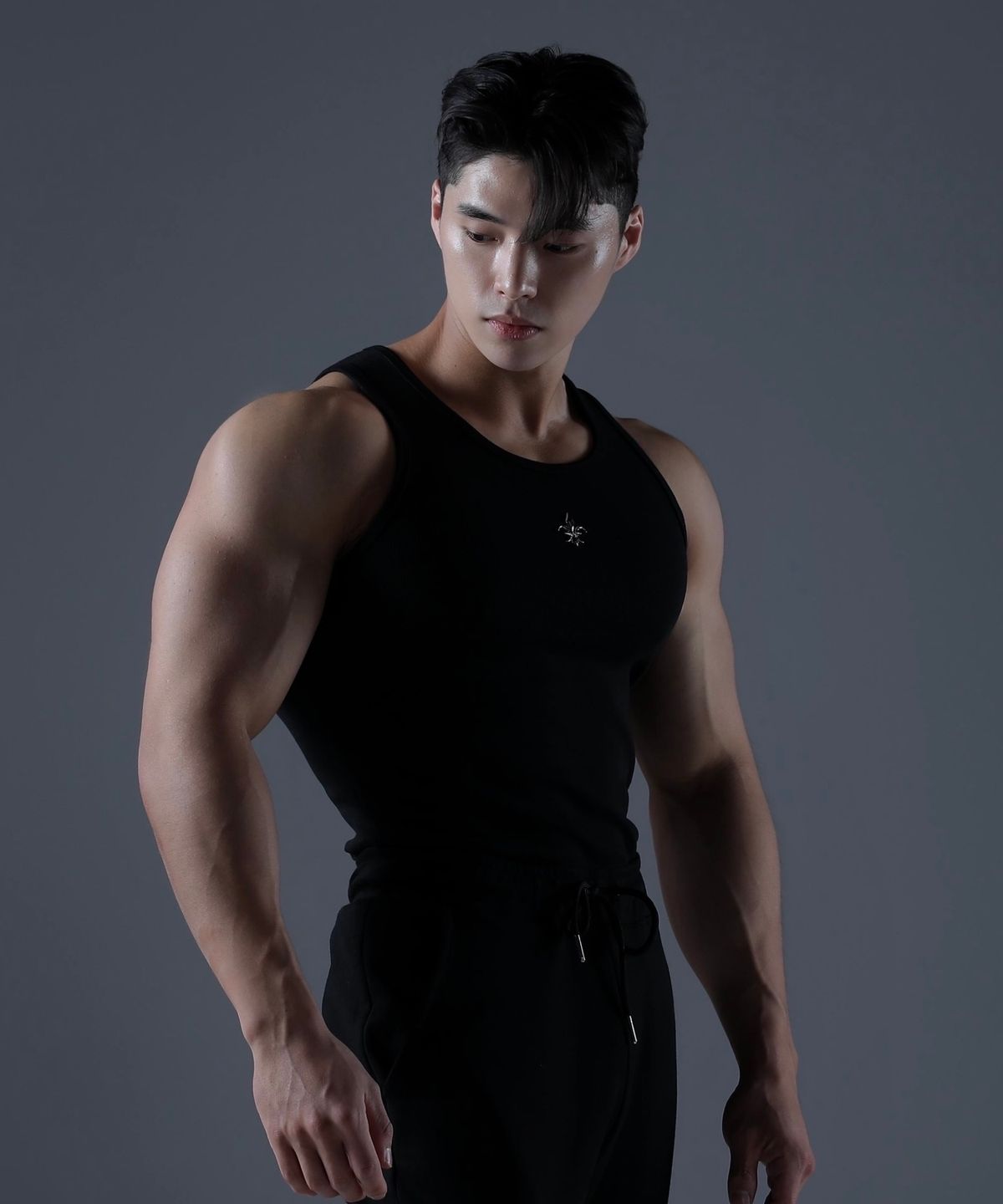 카미드(CARMID) 머슬핏 글로리 슬리브리스 [블랙]