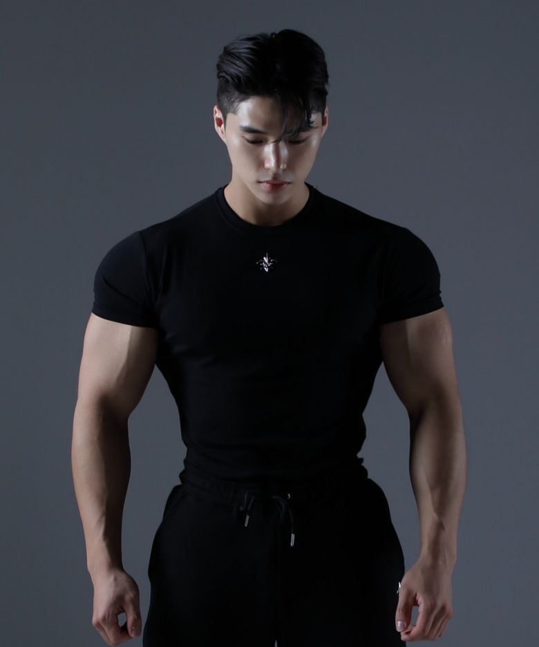 머슬핏 슬리브 반팔 티셔츠