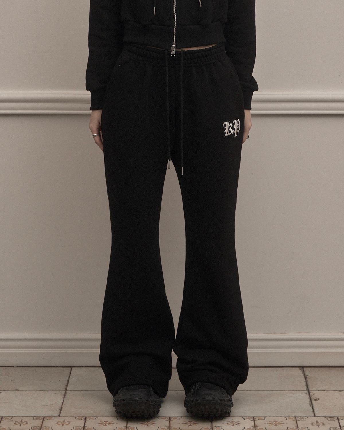 카키포인트(KHAKIPOINT) Chrome Bootcut Pants (black)