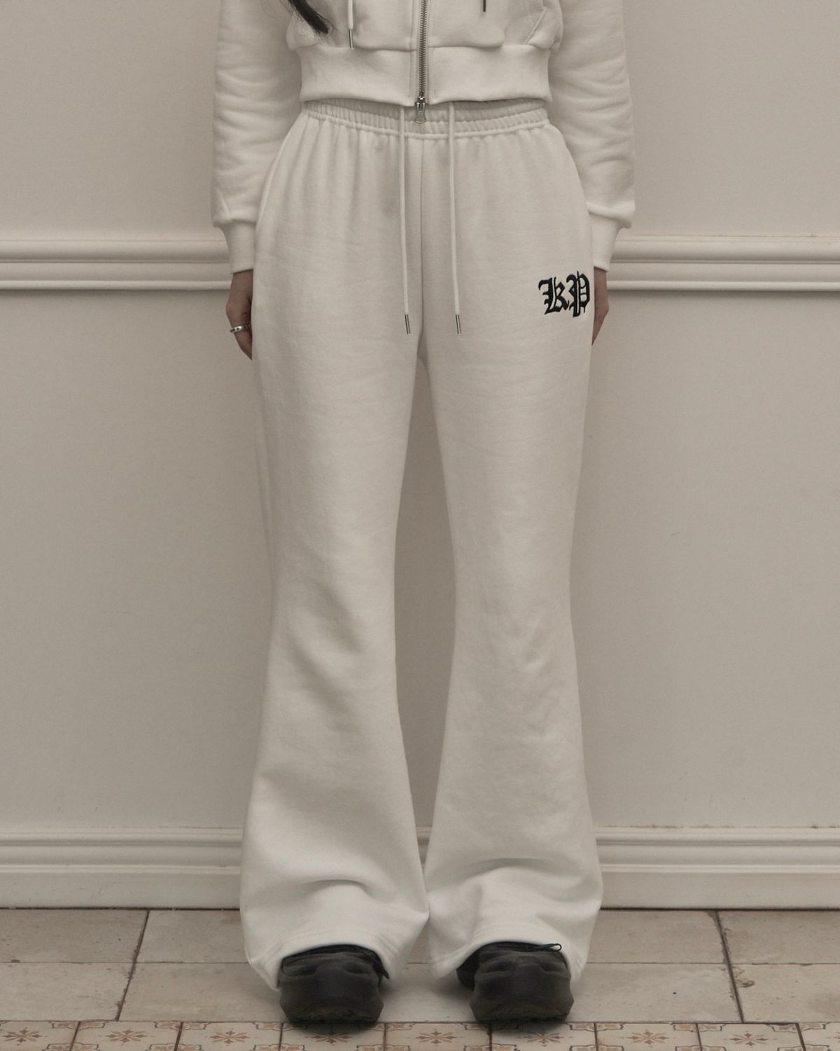 카키포인트(KHAKIPOINT) Chrome Bootcut Pants (white)