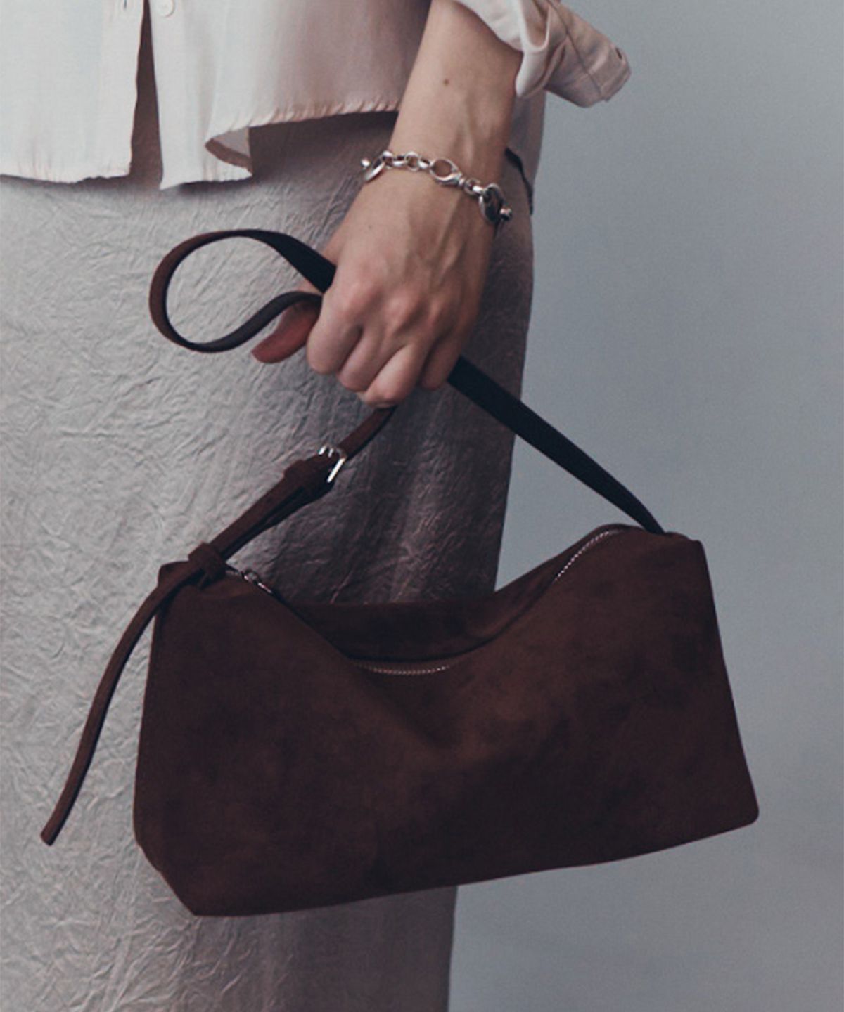 오브히(OVHEE) 미누 스웨이드 숄더백 Minu Suede Shoulder Bag_Chocolate