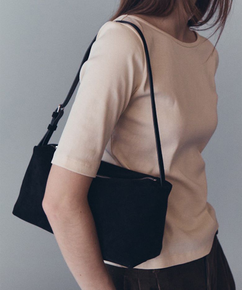 미누 스웨이드 숄더백 Minu Suede Shoulder Bag_Black