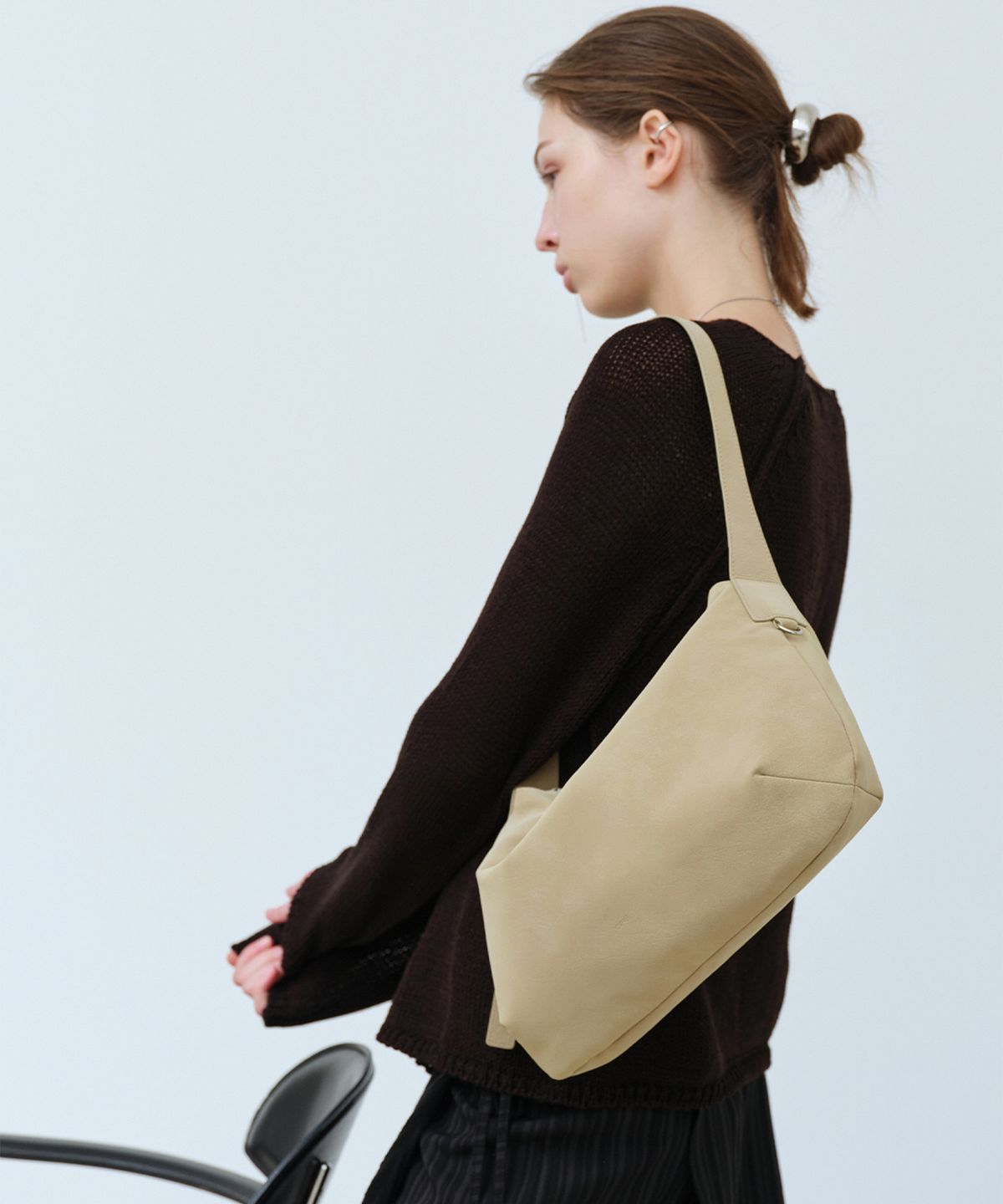 오브히(OVHEE) 네사 호보백 Nessa Hobo Bag_Latte