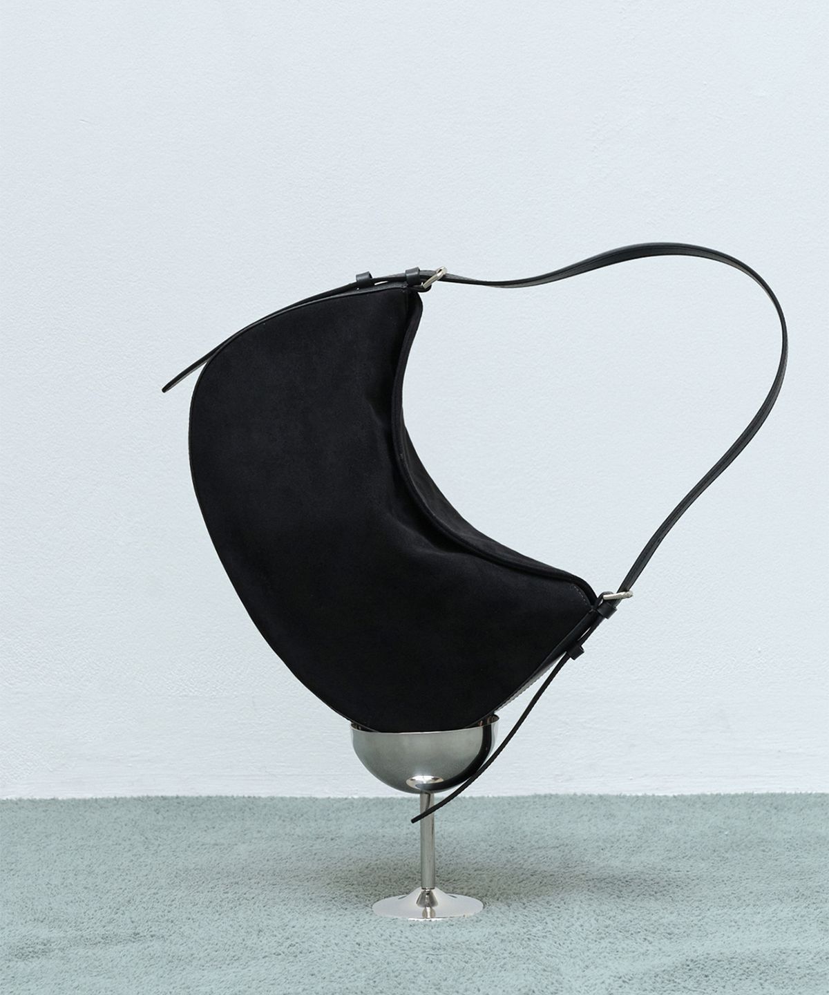 오브히(OVHEE) 미우 스웨이드 플랩백 Miu Suede Flap Bag_Black