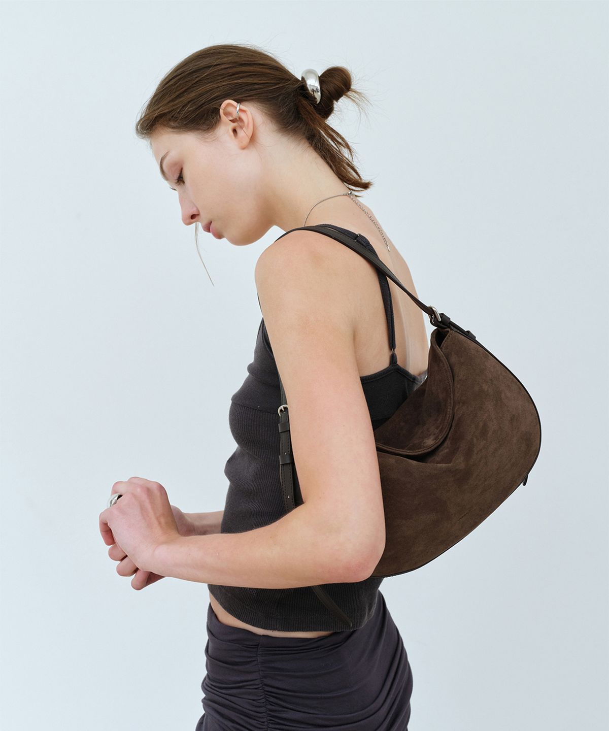 오브히(OVHEE) 미우 스웨이드 플랩백 Miu Suede Flap Bag_Dark Olive
