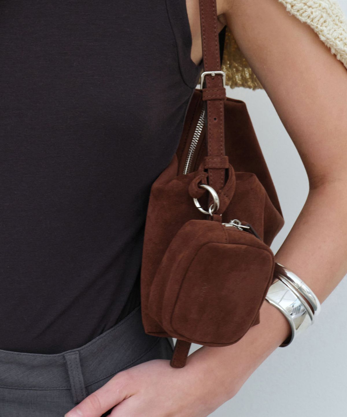 오브히(OVHEE) 스퀘어 스웨이드 핸디 파우치 Square Suede Handy Pouch_Chocolate
