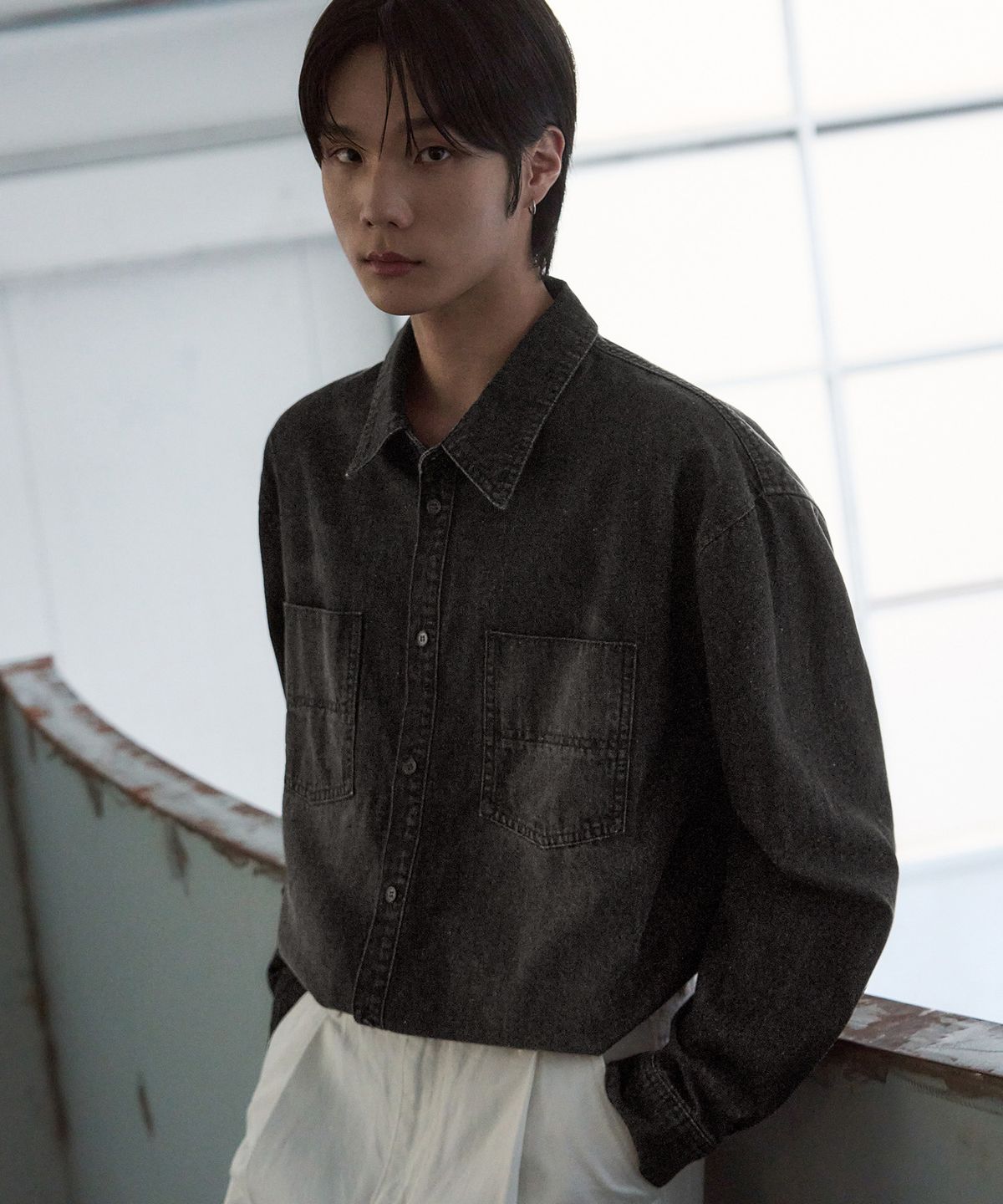 아워데이즈(OURDAYZ) 카디프 투포켓 워싱 데님 긴팔 셔츠 [BLACK]