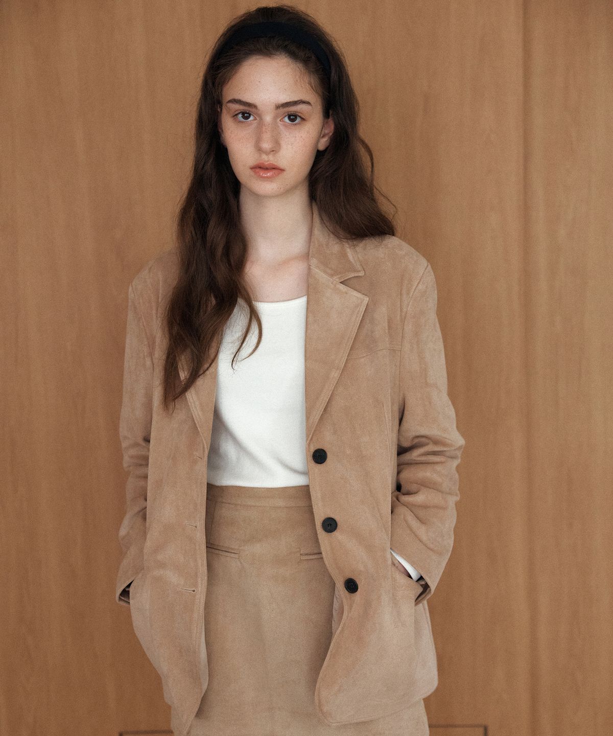 엽페(YUPPE) SUEDE OVER JACKET_BEIGE