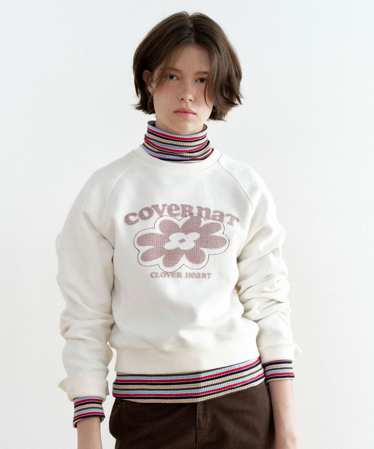 커버낫 우먼(COVERNAT WOMAN) 우먼 클로버 그래픽 맨투맨 Off White
