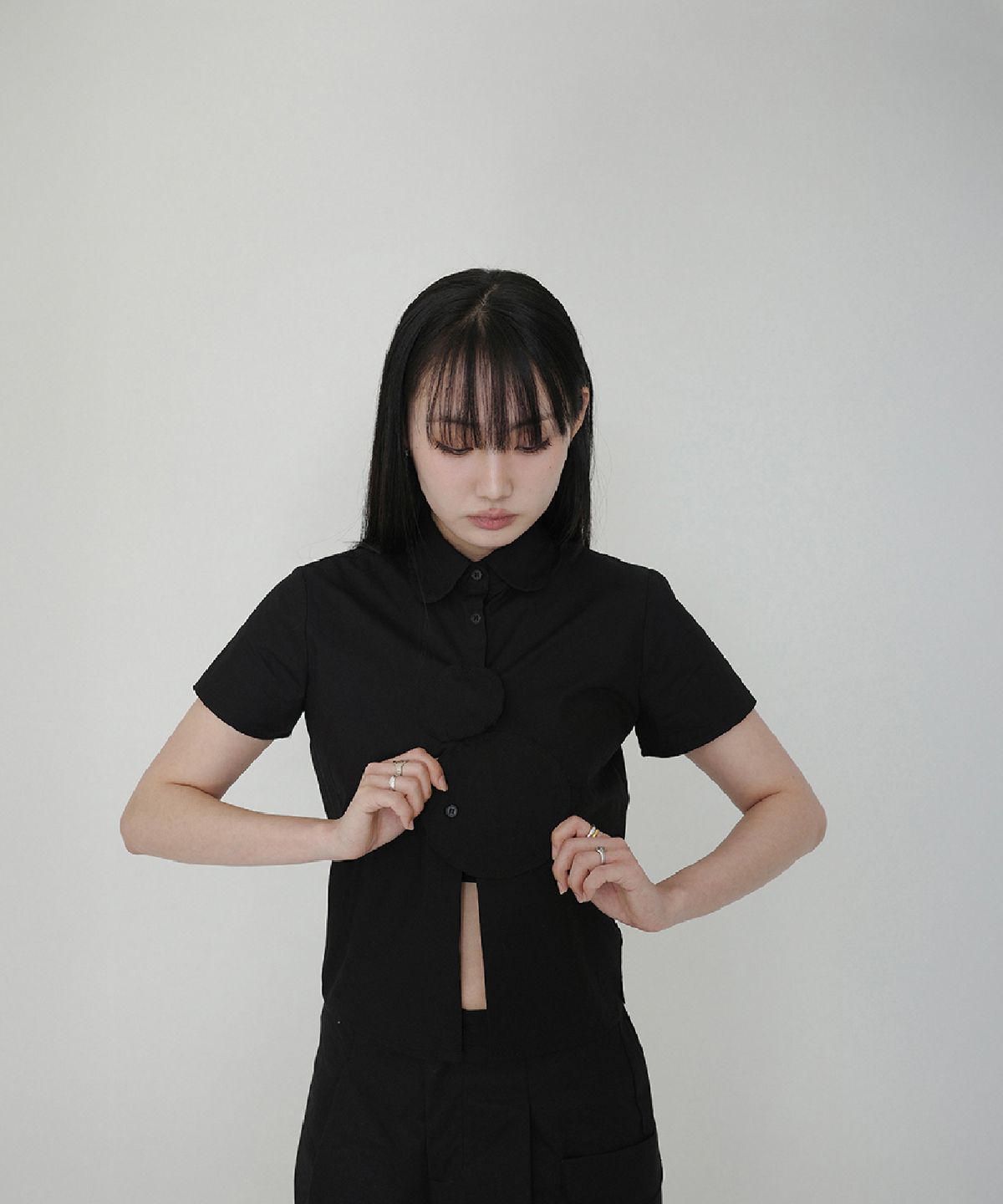 이서이(ESEOE) O drop shirts Black