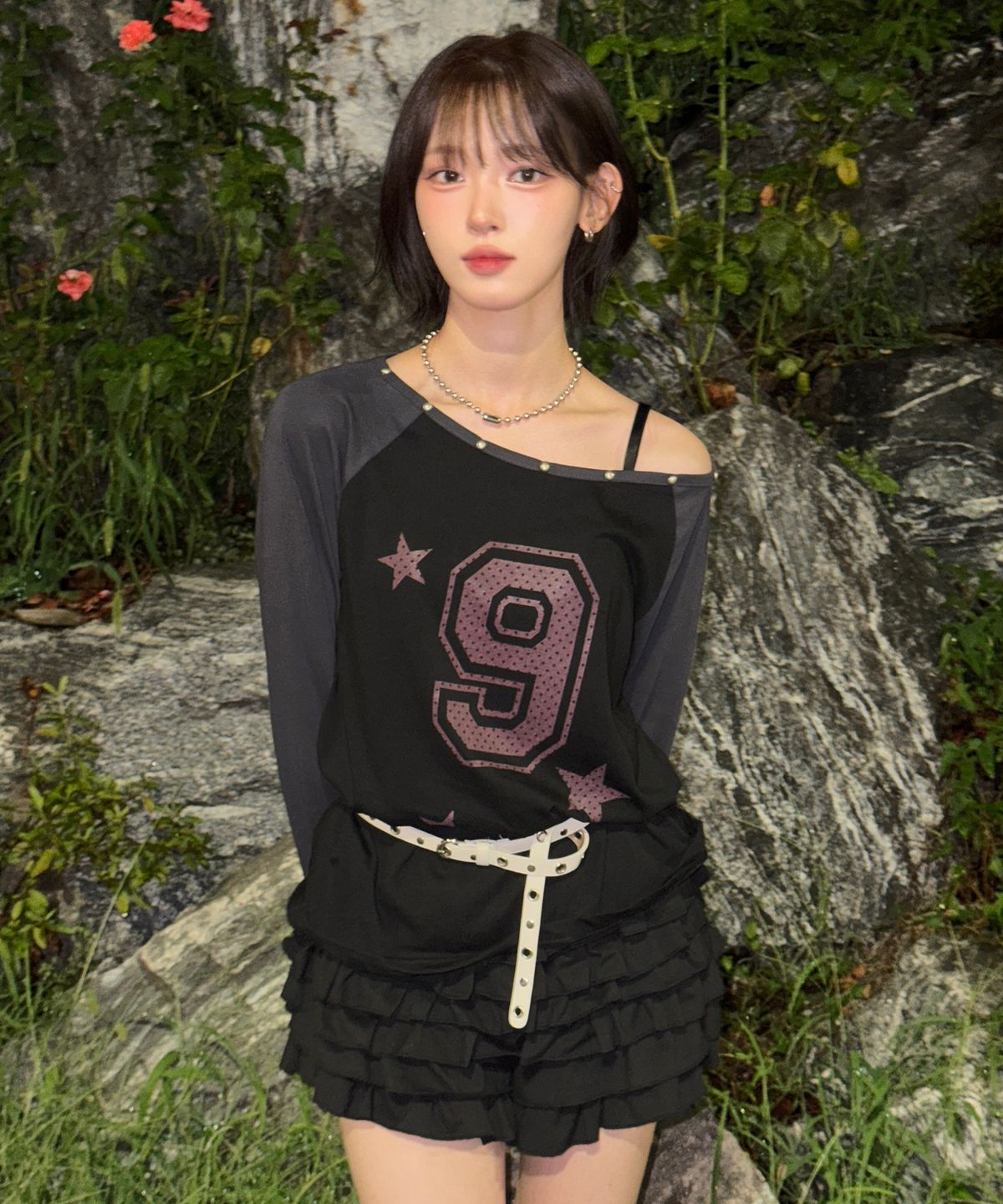 칙스(CHICKS) 나인스타 스터드 원숄더 배색 롱 슬리브 블랙