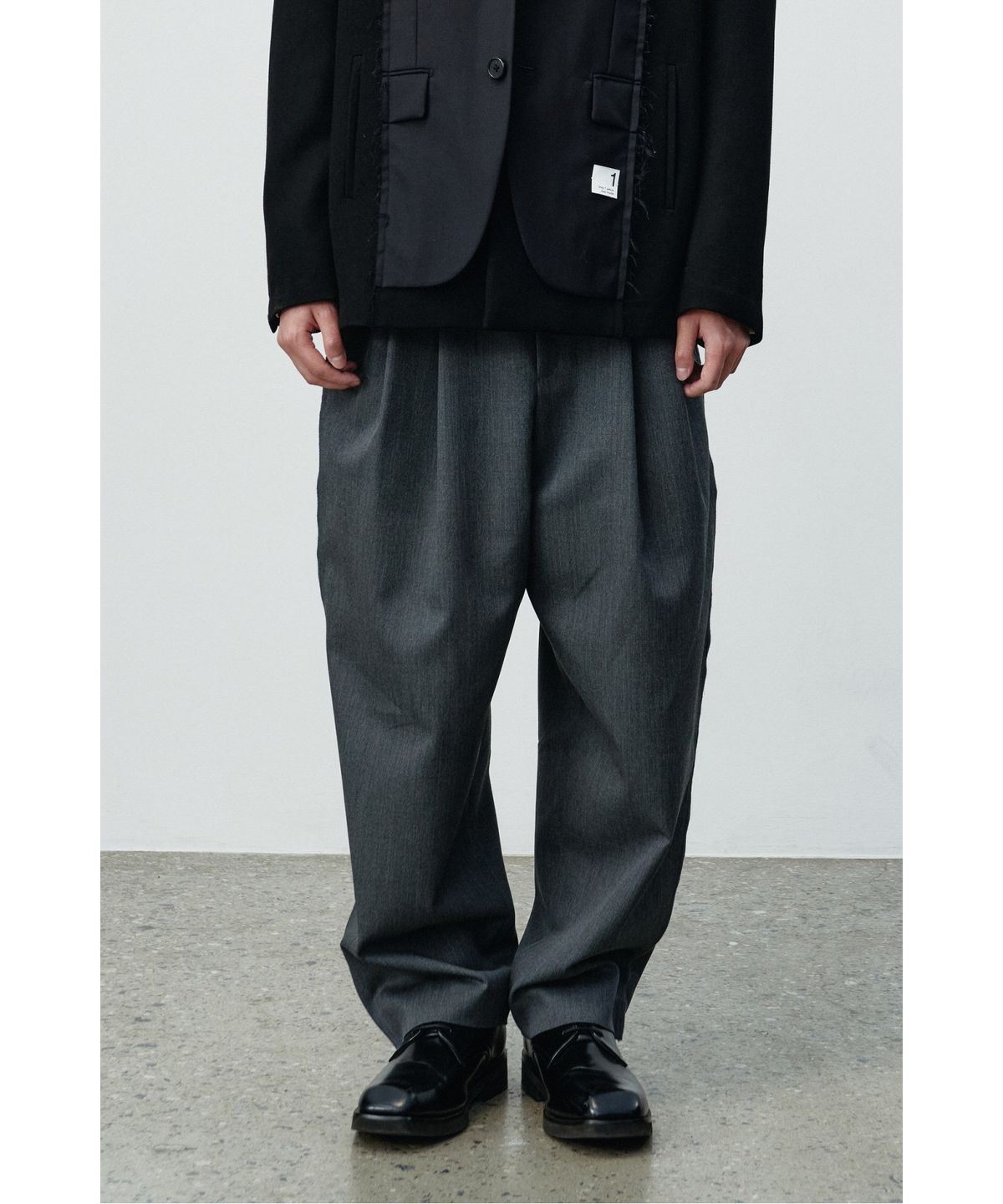 래코드(RECODE) Curved Two Tuck Pants RKPAA25614GYX