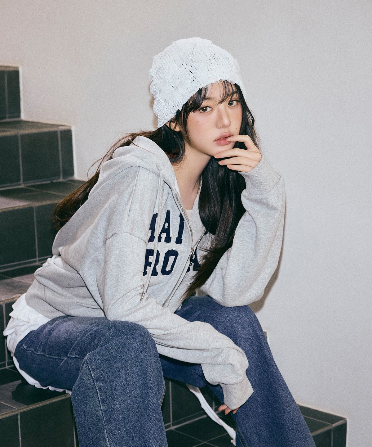 로라로라(ROLAROLA) MAISON DE ROLA EMBROIDERY HOOD ZIP-UP GRAY