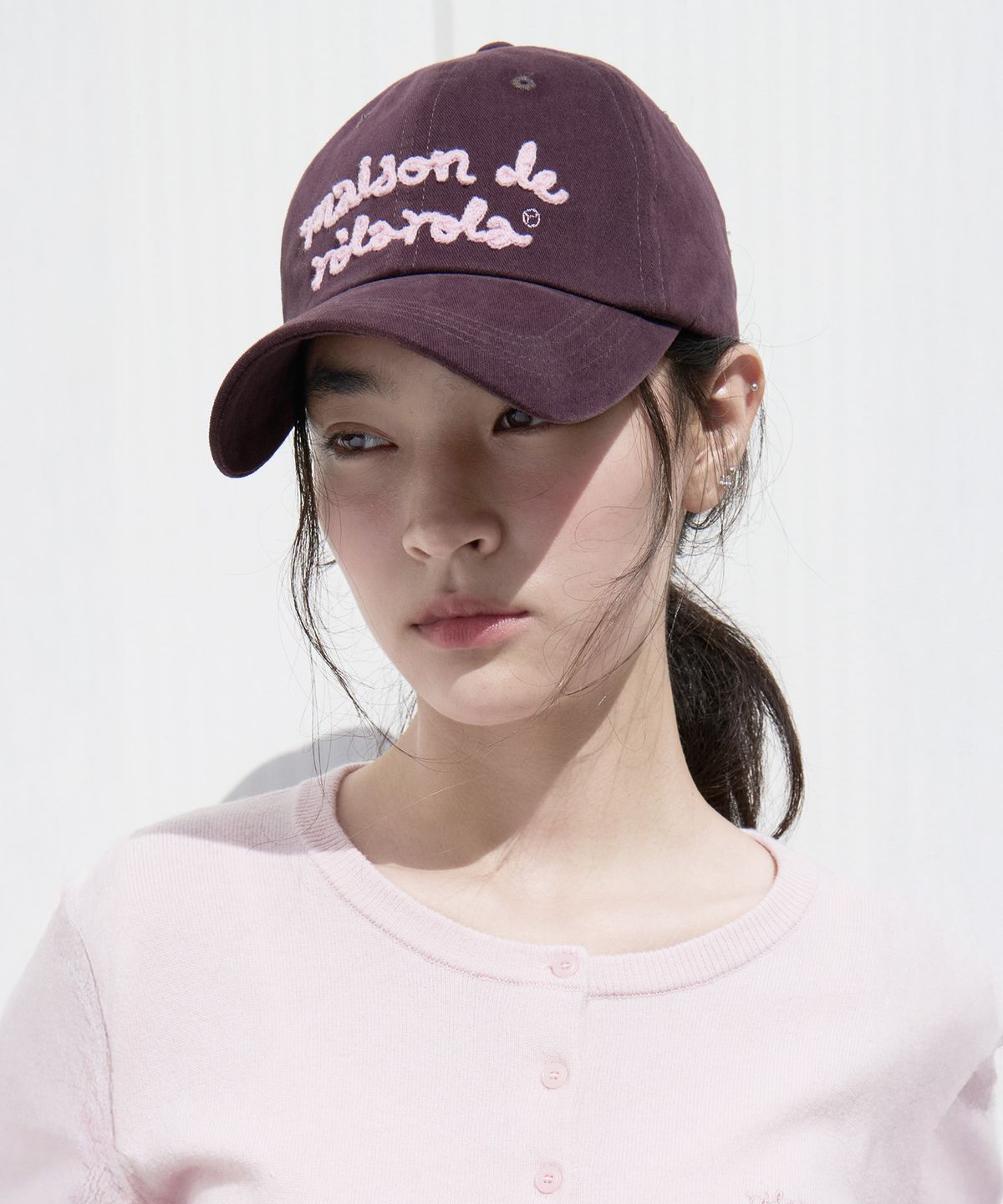 로라로라(ROLAROLA) MAISON DE ROLA EMBROIDERY CAP WINE