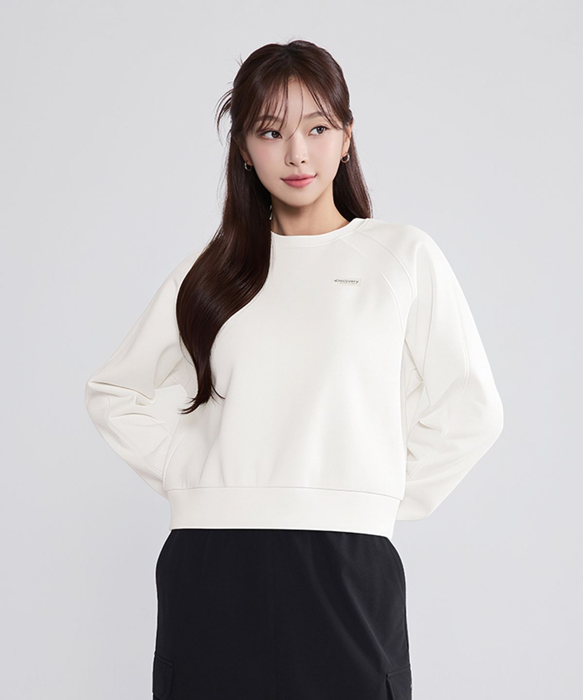 디스커버리 익스페디션(DISCOVERY EXPEDITION) 여성 세미크롭 맨투맨 (CREAM)
