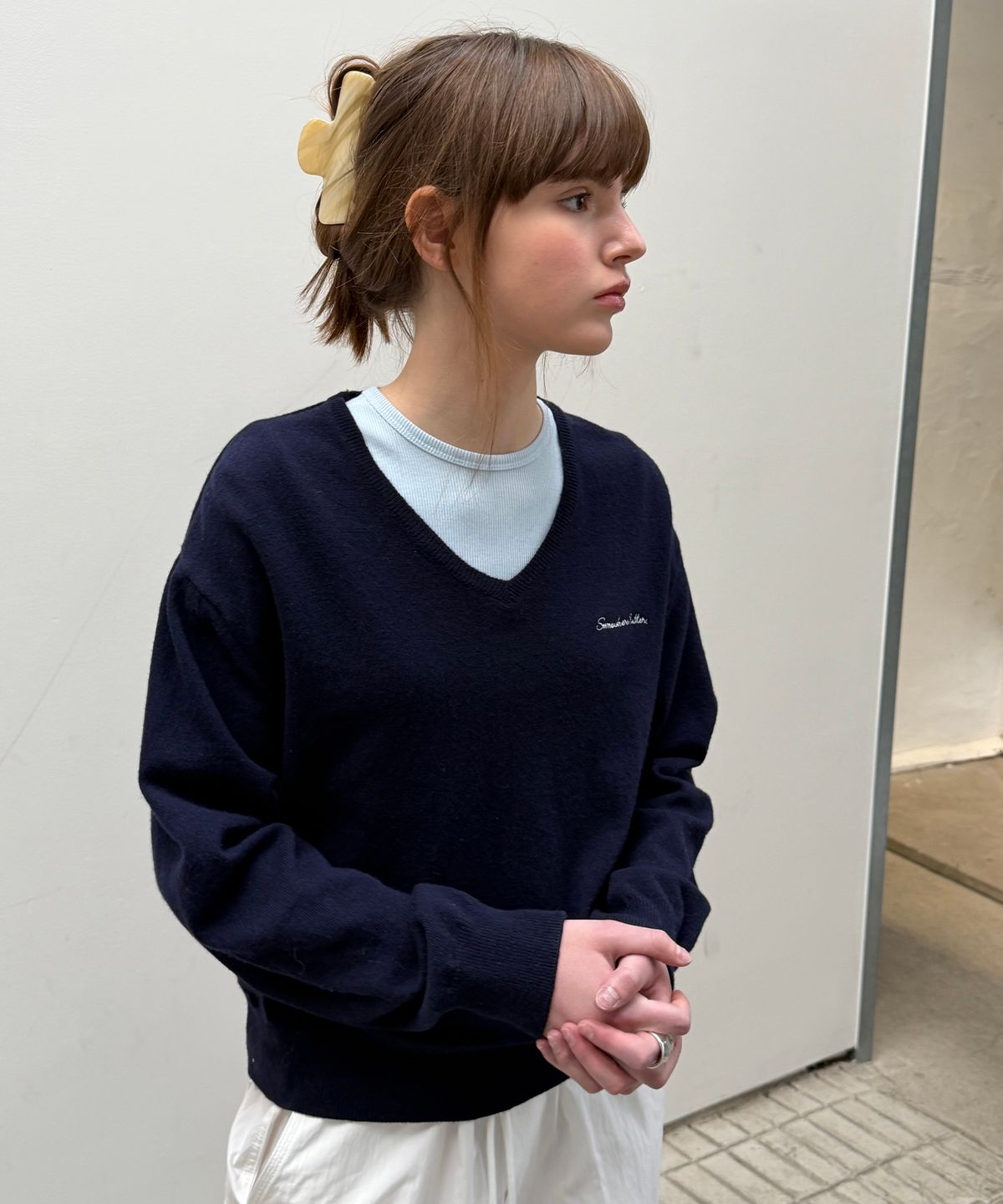 썸웨어버터(SOMEWHEREBUTTER) Roe V-Neck Knit - Navy