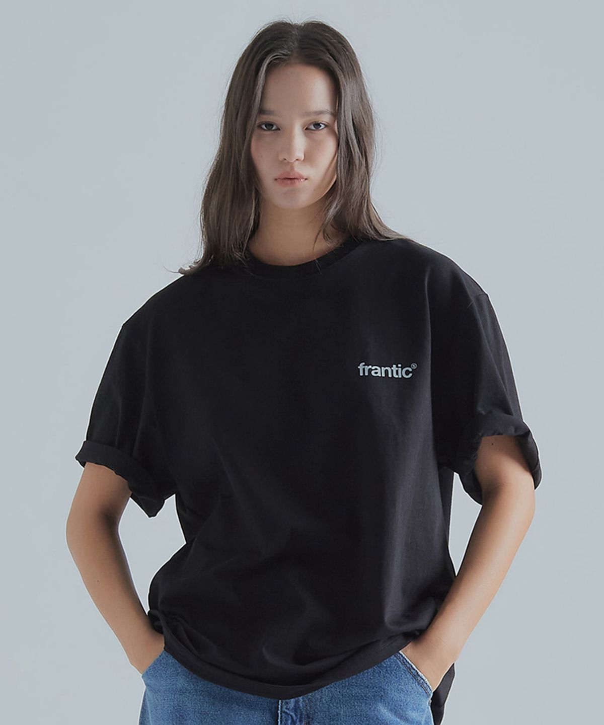 프랜틱서비스(FRANTICSERVICE) 프랜틱 크루넥 티셔츠 - 블랙