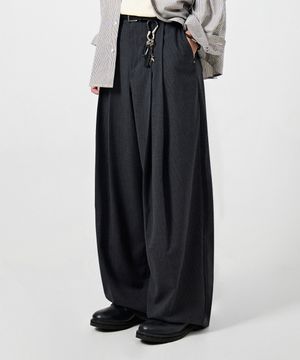 어드저스트 투턱 와이드 슬랙스_스트라이프 차콜