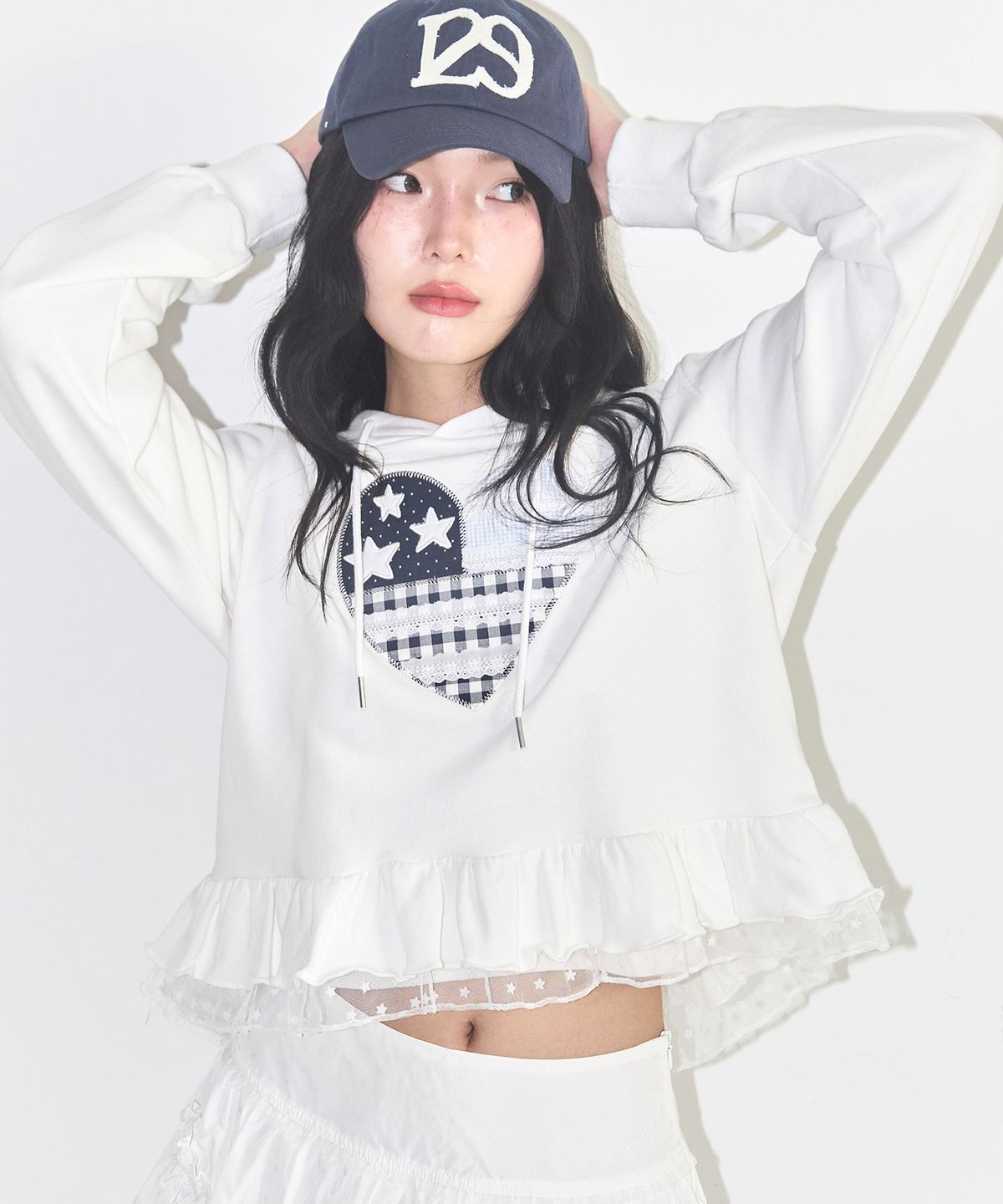 일리고(ILLIGO) 타이니 레이스 후드티 화이트