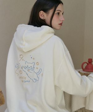브리즈캣 자수 후드티 크림