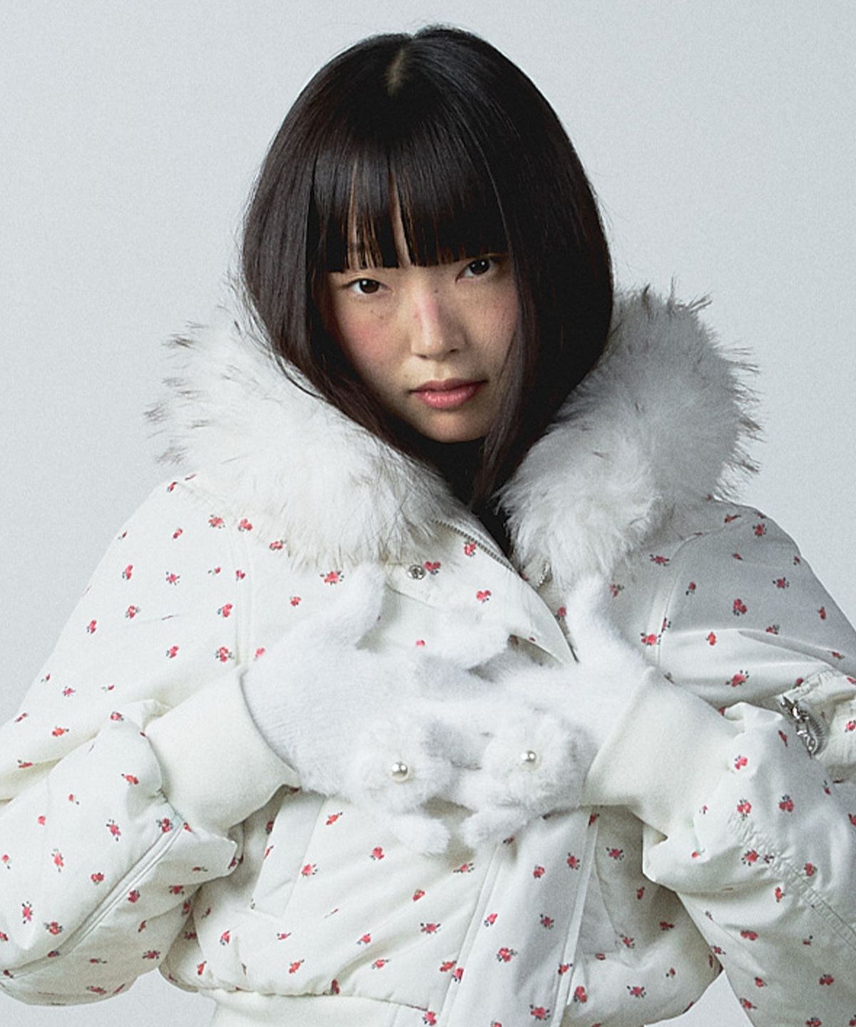 유희(YOUHEE) CORSAGE KNIT GLOVES IVORY