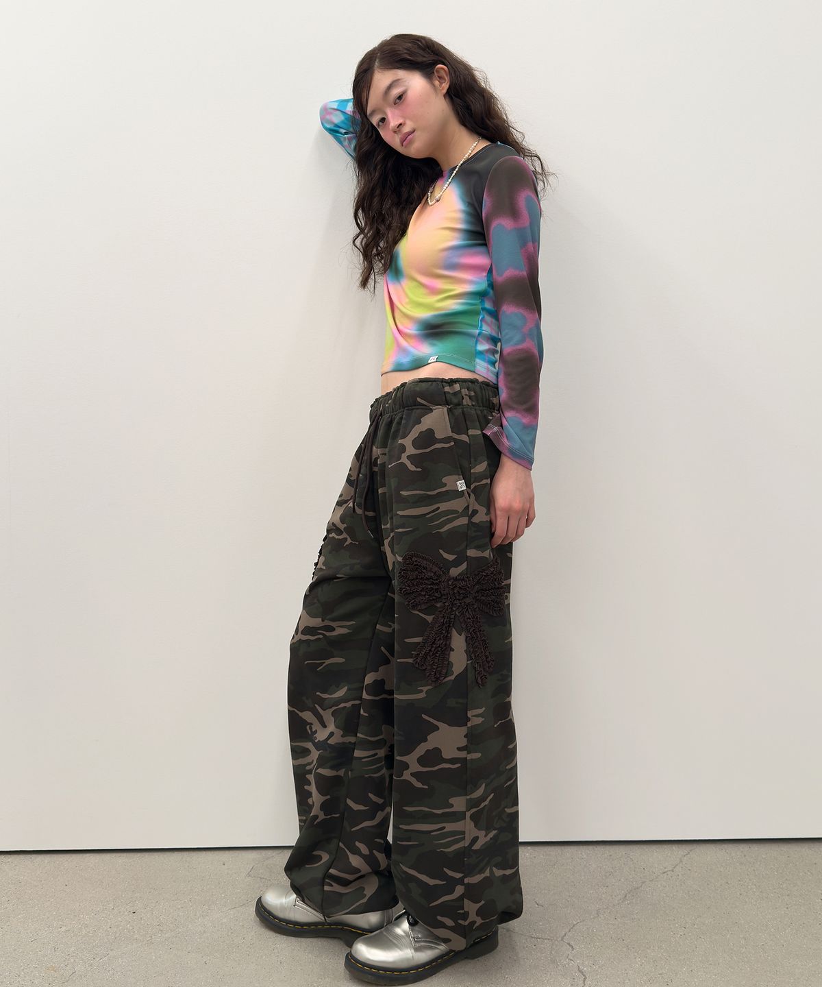 타입서비스(TYPESERVICE) Camo Bow Sweatpants [Khaki]