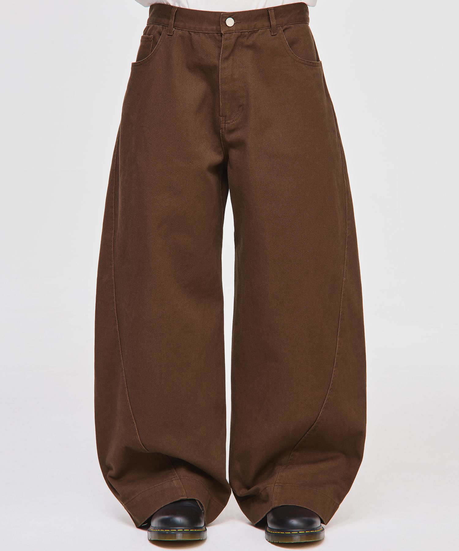 MUSINSA公式 | SIGNATURE ツイストカーブドコットンパンツ[ブラウン]