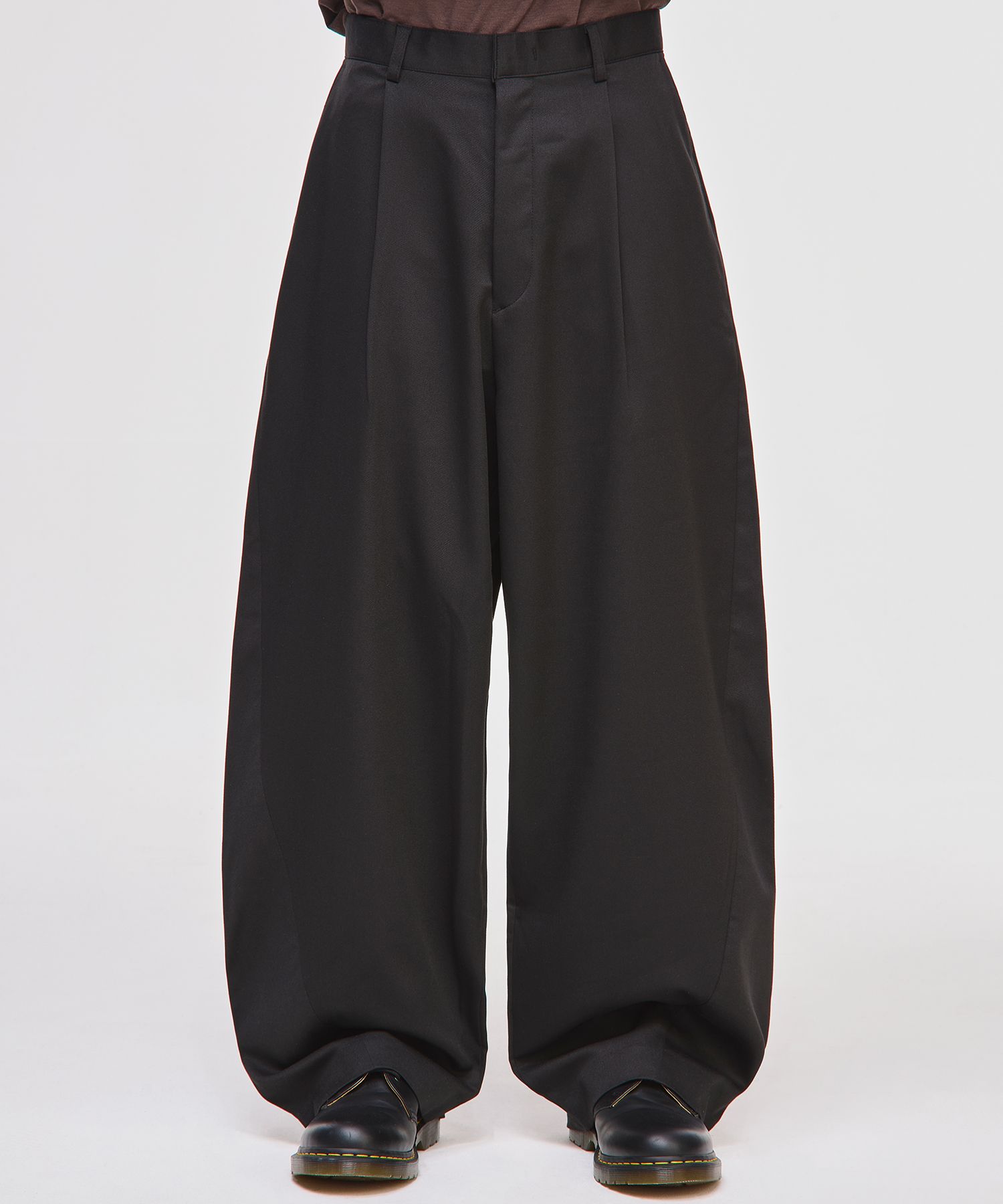 MUSINSA公式 | SIGNATURE ワイドツーピンタックカーブドスラックス