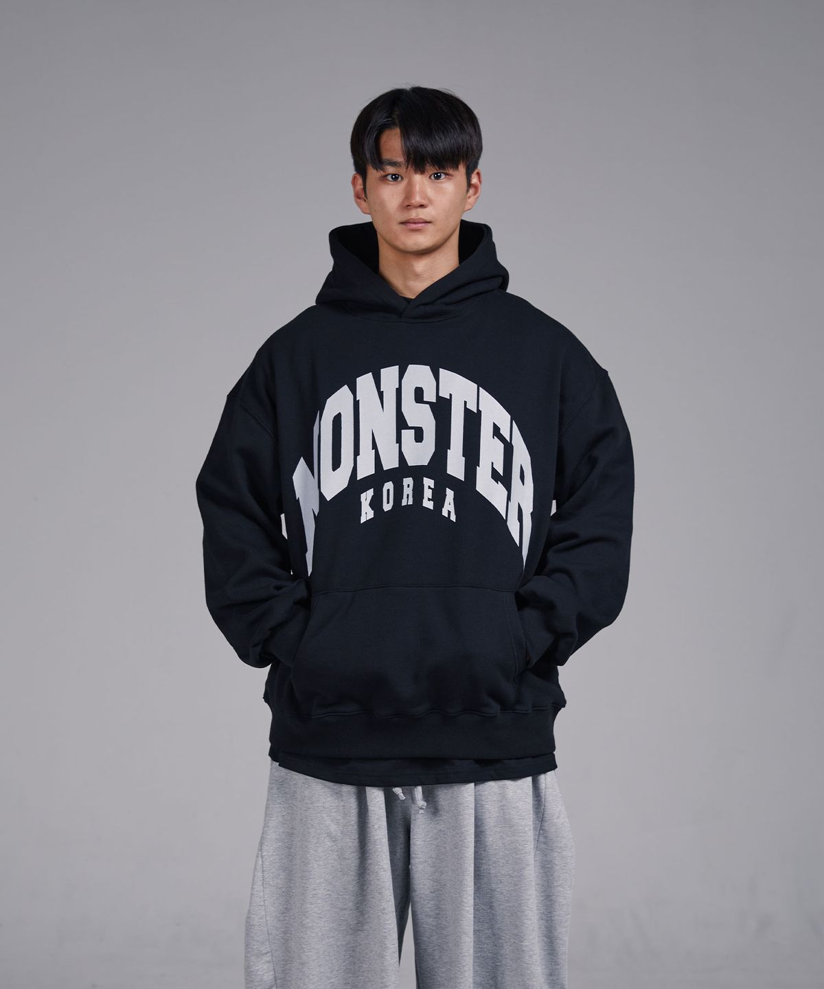 코리아몬스터(KOREAMONSTER) KM04 MONSTER 오버핏 후드티 블랙