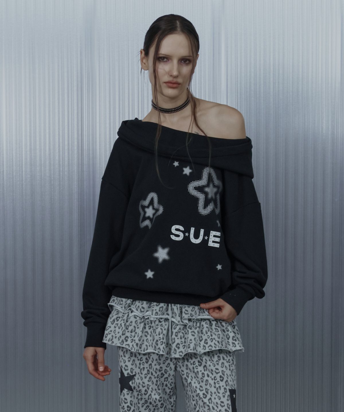 셋업이엑스이(SETUP-EXE) SUE WIDE HOODIE TOP / BLACK