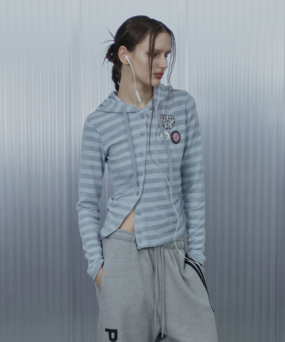 셋업이엑스이(SETUP-EXE) BADGE STRIPE HOODED CARDIGAN / BABY BLUE