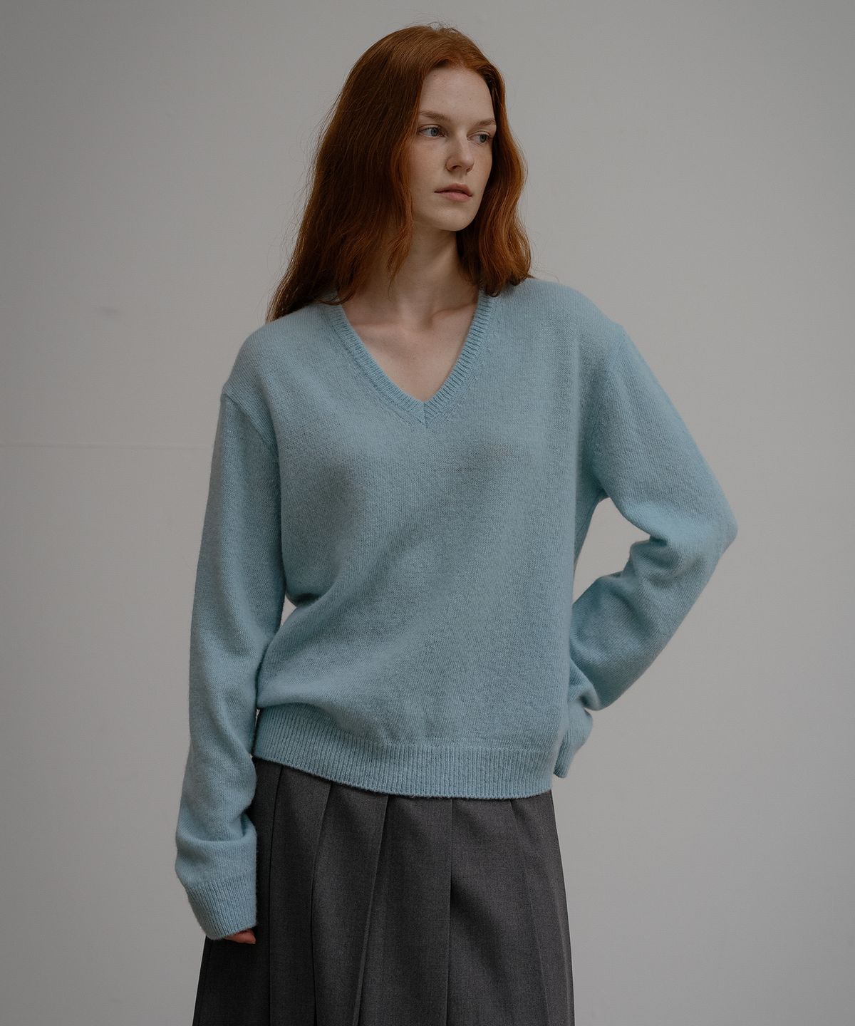 노운베러(KNOWNBETTER) Loose fit V-neck knit [KNFW01SW01]_Sky blue