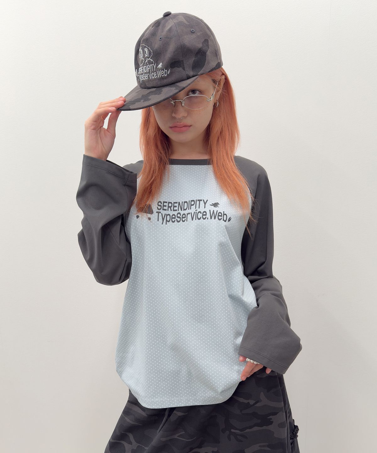타입서비스(TYPESERVICE) Dotted Raglan Top [Charcoal]