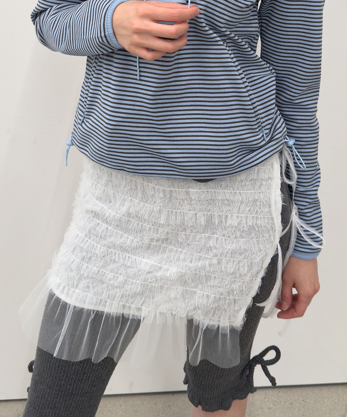 타입서비스(TYPESERVICE) Feathered Mesh Layered Skirt [White]