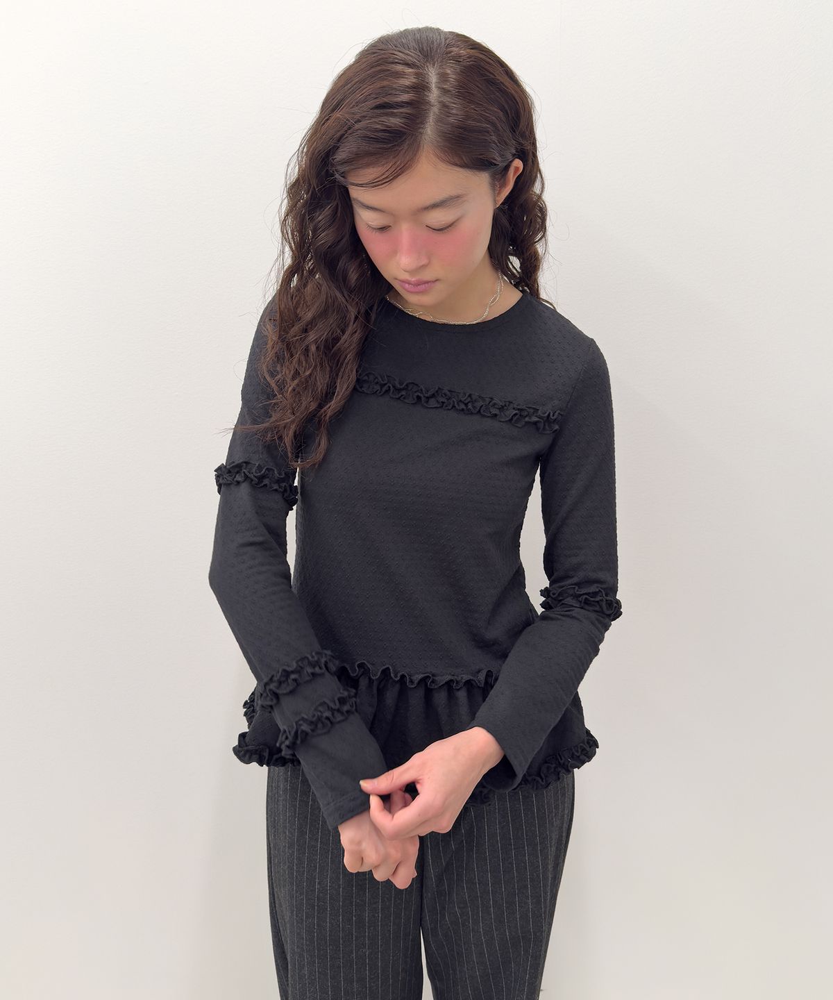 타입서비스(TYPESERVICE) Flared Ruffle Top [Black]