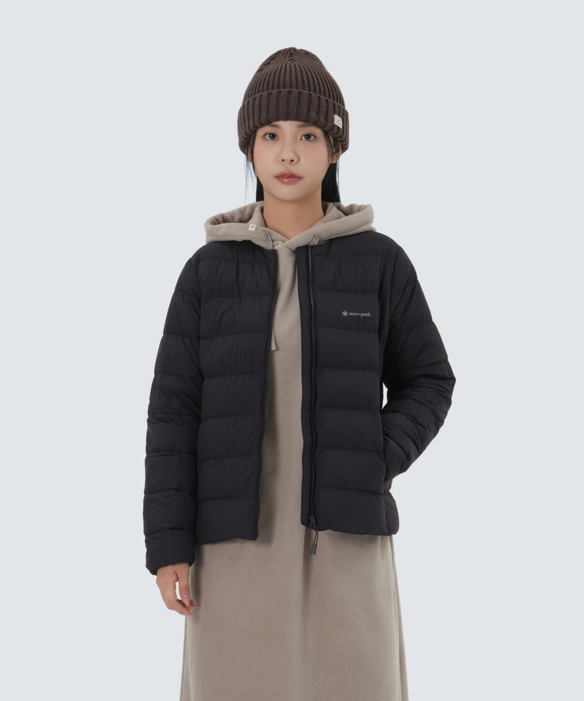 스노우피크 어패럴(SNOWPEAK APPAREL) 에어리 여성 라운드넥 경량 다운 (S25WWTDJ59) Dark Charcoal