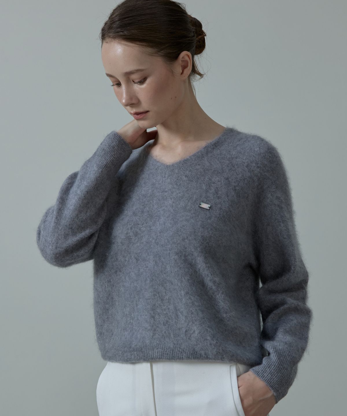아흐레(AHRE) Noelle Wholegarment Cashmere Wool V-Neck Knit_GREY