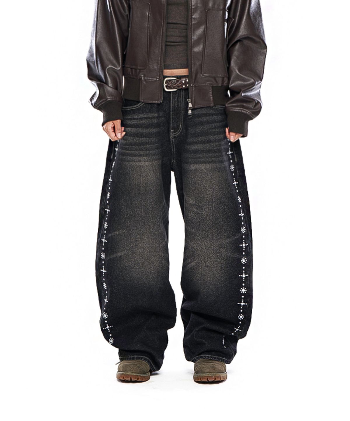 아캄(AAKAM) Side Rhinestone Denim Pants (Black)