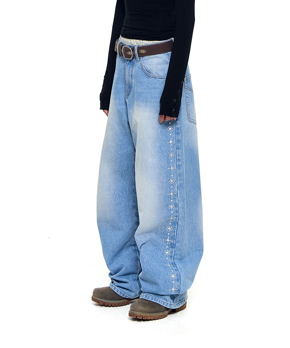 아캄(AAKAM) Side Rhinestone Denim Pants (Blue)