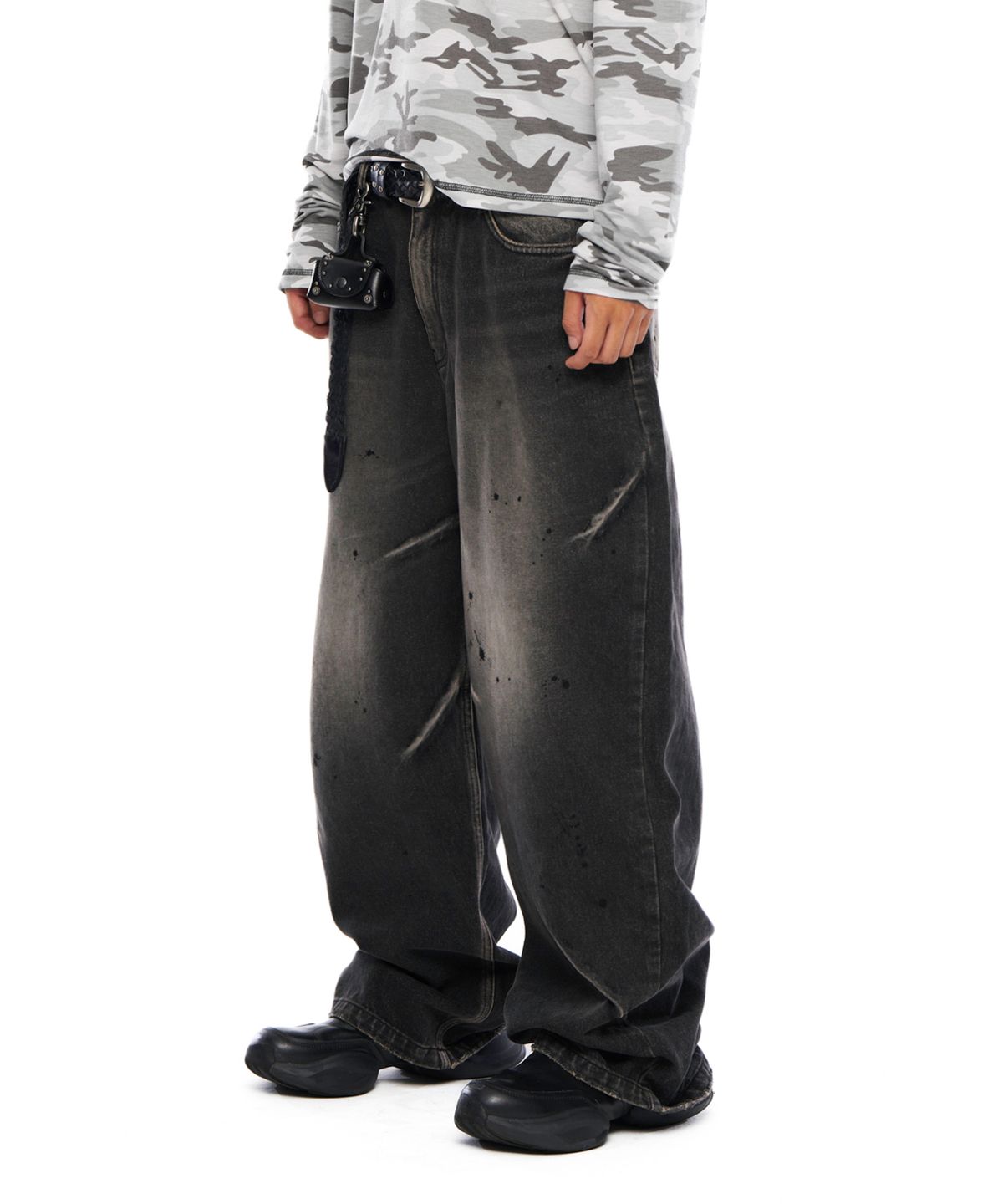 아캄(AAKAM) Paint Washed Denim Pants (Black)