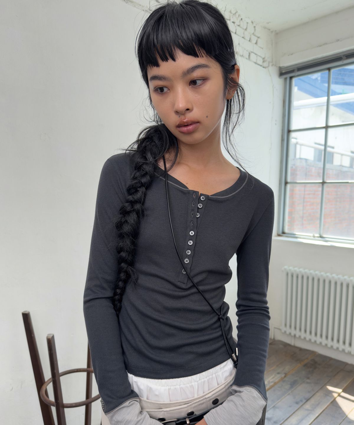 포르테나(PORTERNA) MIX POINT LONG SLEEVE BUTTON T-SHIRT-CHARCOAL