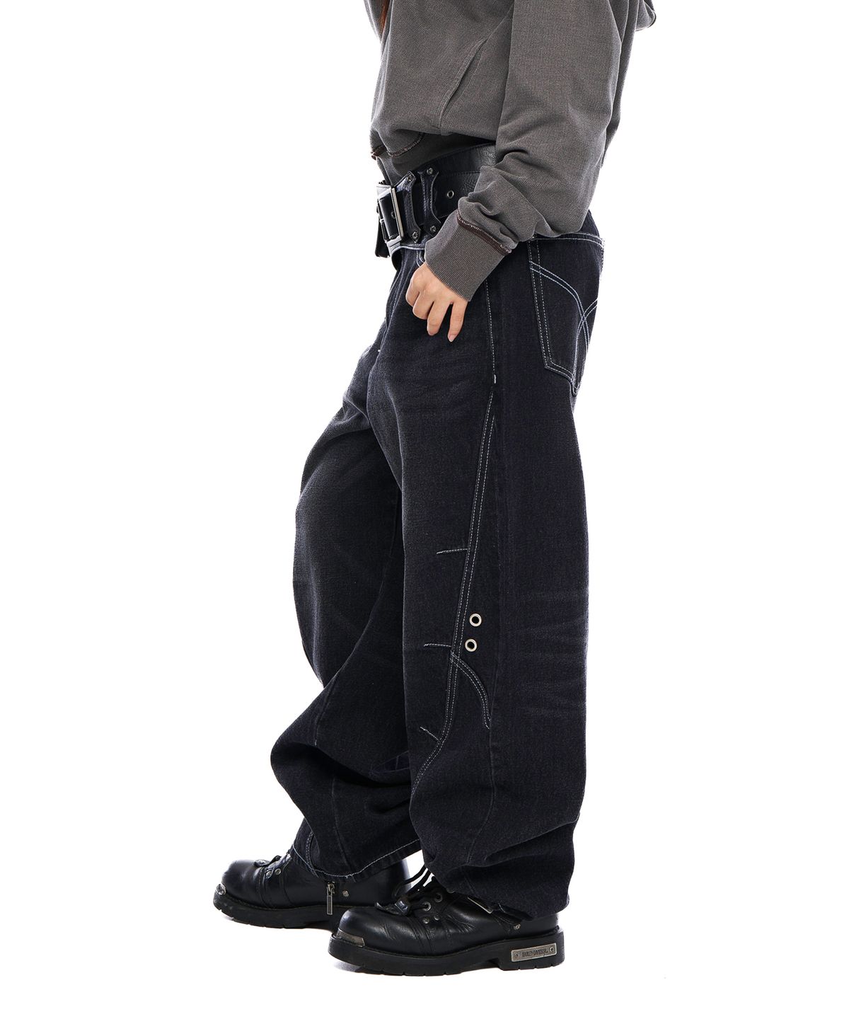 아캄(AAKAM) Incision Eyelet Washed Denim Pants (Black)